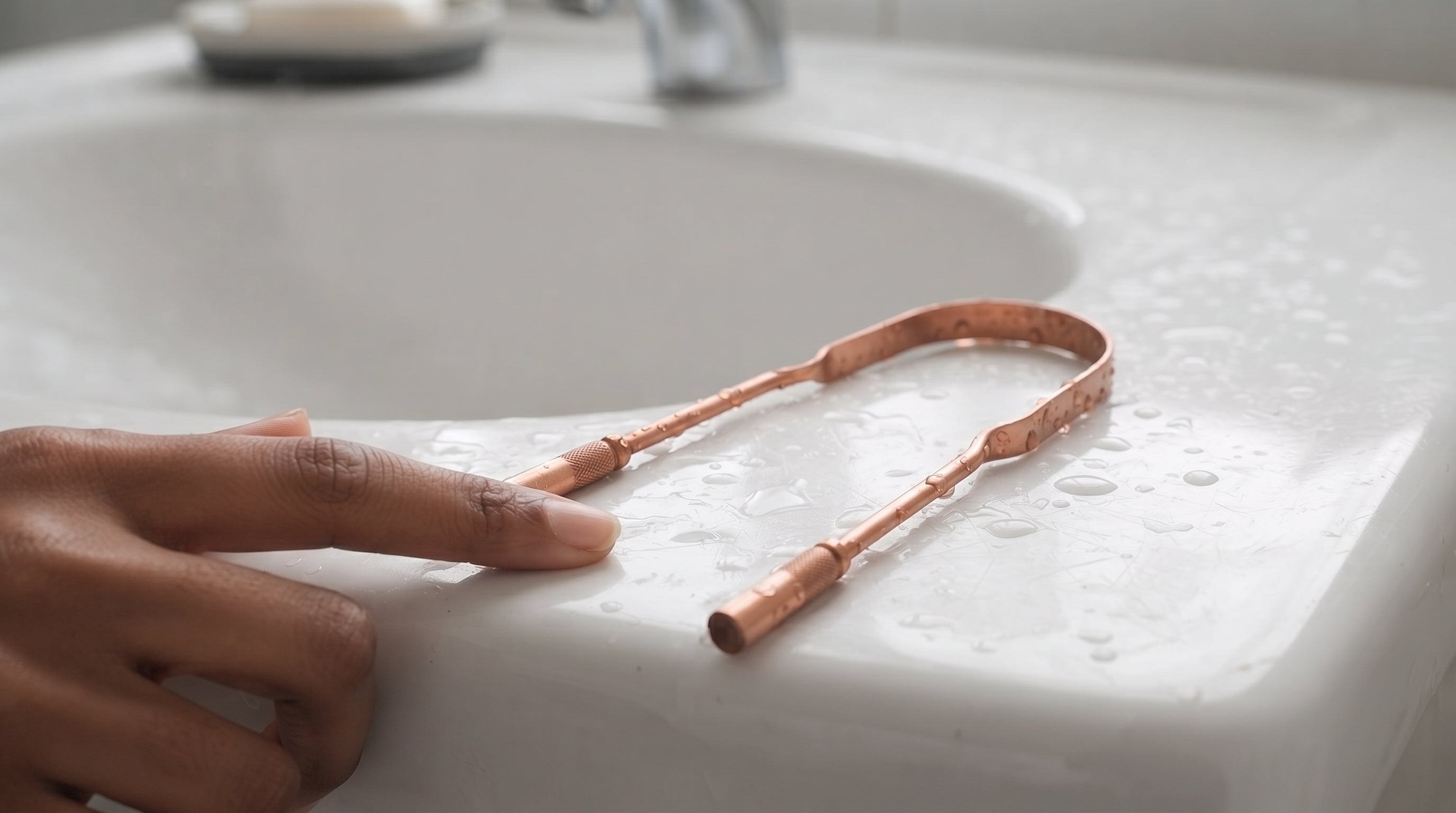 Grattoir à Langue en Cuivre Pur — Rituel Bucco-Dentaire