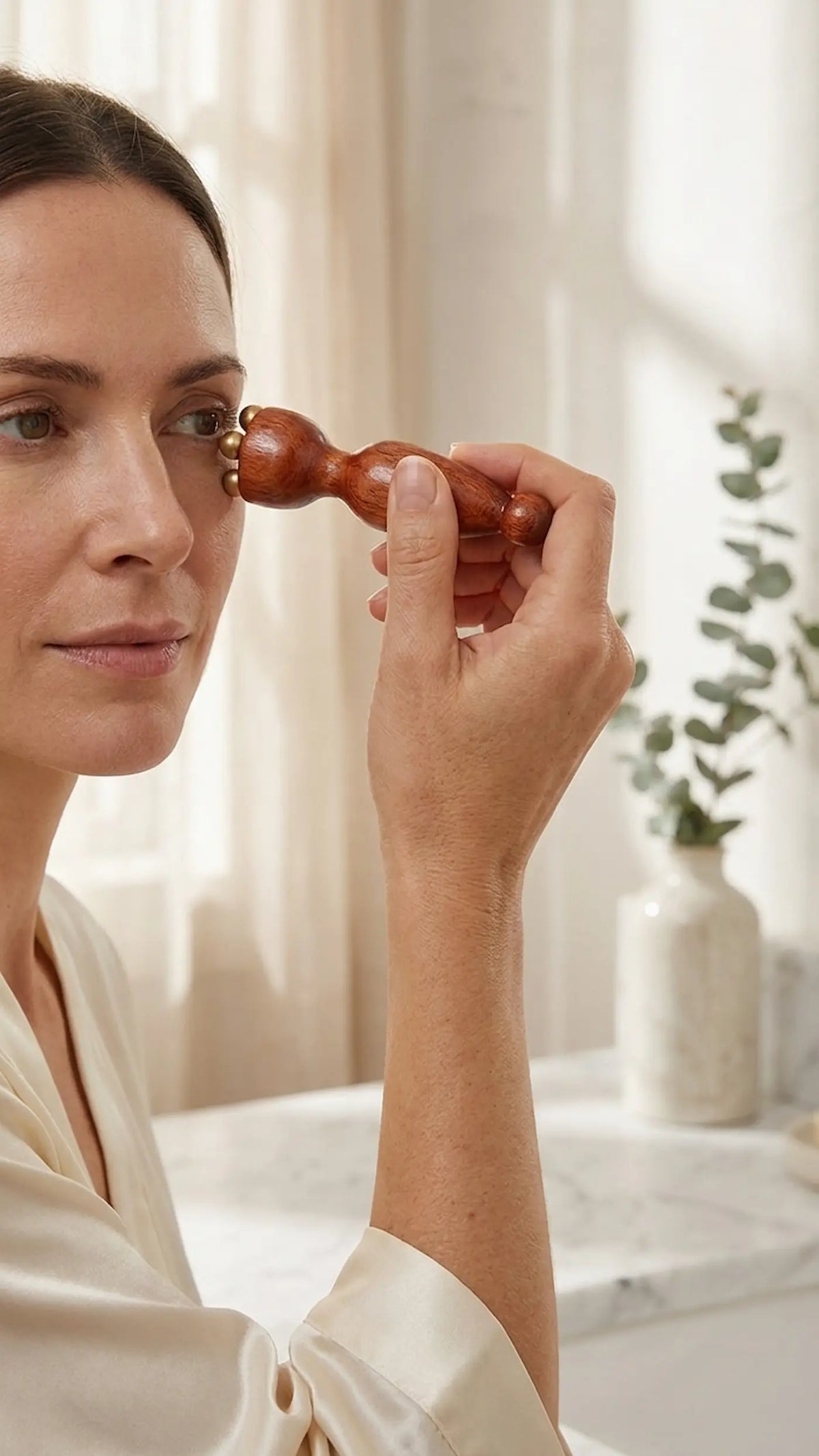 Bâton de Massage Lymphatique Visage : Laiton & Bois de Santal, Rituel Contour