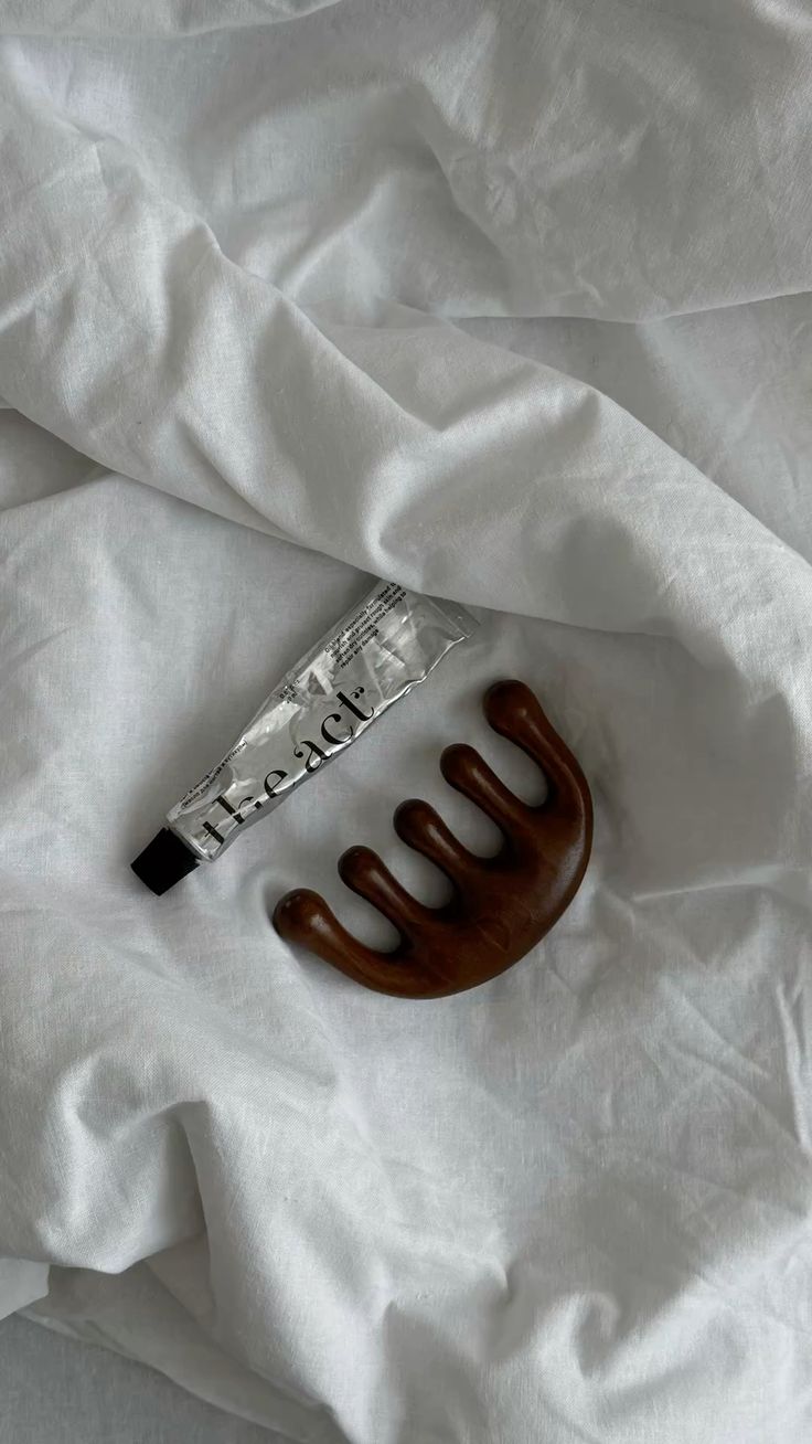Masseur Cuir Chevelu en Bois : Rituel Circulation & Détente